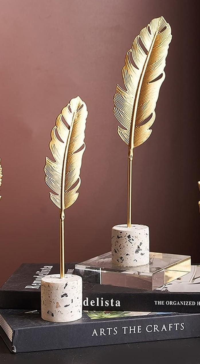 Golden Feather Sculpture – Elegant Home Decor Accent